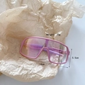 Detail van sportzonnebril voor kinderen met lichtgewicht 20g en 14cm breed montuur - Roze Frame Roze Spiegel
