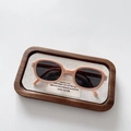 Detail of folding children sunglasses featuring a beige frame and dark polarized lenses - Rice Pink