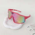 Occhiali da sole sportivi rosa opaco per bambini con lenti colorate su vassoio bianco - Rosa