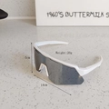 Dettaglio occhiali da sole sportivi bianchi per bambini con misure di 14cm e 5cm - Montatura Bianca Specchio Argento