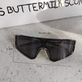Detail view of 13cm width kids sports sunglasses showing exact size and 20g weight - Transparent Gray