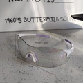 Dettagli tecnici occhiali ciclismo: altezza 5,3 cm, larghezza 15 cm e peso di 22g - Montatura Bianca Aste Viola