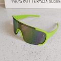 Sportieve bergsport zonnebril met neon groen montuur en gekleurde gespiegelde lenzen - Groen Frame