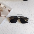 Spécifications détaillées de taille des lunettes de soleil polygonales pour enfants avec poids - Noir