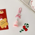 Rosa Weihnachtsbaum Schlüsselanhänger mit Harz-Anhänger und Metallverschluss auf Tisch - Rosa Weihnachtsbaum