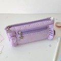 Détail de la trousse plissée lavande avec fermeture étoile et grand rangement spacieux - Violet
