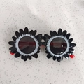 Occhiali da sole per bambini a forma di girasole nero con dettagli bianchi e rossi - Girasole Nero