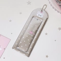 Détail du porte-carte argenté avec motif étoiles, petit ours blanc et chaîne à perles - Ours Cartoon