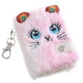 Dettaglio del taccuino gatto in peluche rosa con chiusura in paillettes e gancio in metallo - Pastello (Sfumatura Tie-dye)