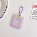 Detailansicht lila Acryl Fotokartenhalter mit gelber Schleife und Kugelkette - Lila