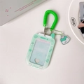 Detalle de un portatarjetas verde claro con forma de teléfono y cordón de resorte suave - Estilo Teléfono Verde Claro (Colgante de Cereza) / Verde