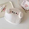 Dettaglio della borsa in peluche bianca con ricami fini e morbide orecchie 3D - Bianco (Stile Cucciolo)