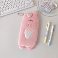 Dettaglio dell'astuccio di peluche rosa con motivo a cuore e cerniera in metallo - Coniglio Rosa