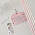 Rosa PU-Kartenhalter mit Herzschnalle, Metallösen und Sweet Love Gravur-Details - Horizontal / Rosa