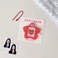 Dettaglio del porta fotocard rosso a stella con glitter acrilici e piccole ali carine - Rosso