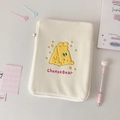 Funda para iPad de 11 pulgadas en felpa crema con bordado amarillo de CheeseBear - Oso Tostada Beige