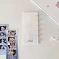 Makroaufnahme des vertikalen matten 6-Loch-Ordners für K-Pop Fotokarten und Aufbewahrung - 1-Slot Ordner / Mit 10 Innenseiten