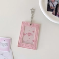 Detailansicht Kartenhalter aus rosa PU-Leder mit Sternprägung und Stern-Schlüsselanhänger - Rosa