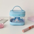 Detail der hellblauen wasserdichten PVC-Tasche mit süßem Print und Ledergriff - Blau