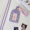 Detail eines hellvioletten Plüsch-Fotokartenhalters mit Sternstickerei und Handschlaufe - Lila (Inklusive zweifarbigem Band)