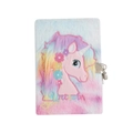 Detailansicht eines flauschigen Einhorn-Tagebuchs mit Metallschloss und Schlüssel - Batik Mehrfarbig