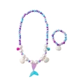 Dettaglio set gioielli a sirena per bambine con perline sfumate e ciondolo a coda lucida - Set da 2 Pezzi Viola (Collana + Braccialetto)