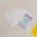 Détail de l'effet holographique étoilé sur les protège-cartes transparents pour collection - Laser Étoile Blanc