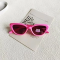 Rosafarbene Katzenaugen-Kindersonnenbrille mit dunklen Gläsern und Tiger-Sticker-Dekor - Rosa
