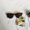 Retro cat-eye sunglasses with tortoiseshell amber frames and dark brown lenses - Tea Frame Tea Lens