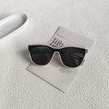 Occhiali da sole cat-eye vintage con montatura nero-menta e lenti grigio scuro - Bianco