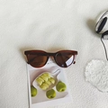 Retro amber cat eye sunglasses with brown lenses and UV400 protection in vintage style - Transparent Tea