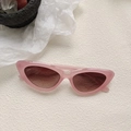 Retro cat-eye zonnebril met roze doorschijnend montuur en bruine glazen - Jellyroze