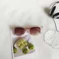 Pink transparent cat eye sunglasses with gradient lenses and UV400 protection - Champagne