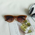 Retro cat-eye sunglasses with translucent amber brown frame and gradient brown lenses - Orange Frame Grey Lens