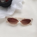 Vintage cat eye sunglasses with transparent champagne frame and gradient brown lenses - Champagne