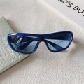 Retro Y2K oversized blue sunglasses with light blue gradient lenses for outdoor sport style - Blue