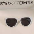 Chic white thick-frame cat-eye sunglasses with dark lenses and 54-19-141 temple specs - Fashion Cat Eye Protection (White 8)