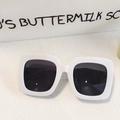 Modern white thick frame square sunglasses with dark lenses for men and women - Vintage Modern Thick Square Frame (White 9)