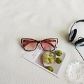 Cat eye sunglasses featuring tortoiseshell and pink frames with gradient lenses - White Tortoise Light Pink