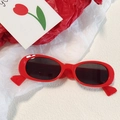 Lunettes de soleil ovales rouges rétro avec verres noirs et finition brillante Y2K - Style Rétro Monture Ovale Rouge
