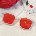 Lunettes de soleil carrées rétro avec monture transparente et verres rouges éclatants - Style Rétro Carré Monture Blanche Transparente Verres Rouges