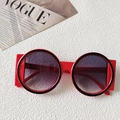 Occhiali da sole oversize alla moda con montatura rossa e nera e lenti sfumate - Rosso