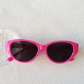 Occhiali da sole retrò cat-eye con montatura magenta vivace e lenti nere scure - Rosa