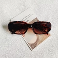 Vintage oversized sunglasses with leopard print frames and dark brown UV lenses - Leopard Print