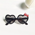 Rosafarbene Herz-Sonnenbrille mit schwarzem Rahmen und roter Schleife für Kinder - Schwarz (Rote Schleife)