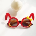 Lunettes de soleil enfant lapin rouge avec nœud jaune et verres polarisants - Style Lapin Rouge (BT22083)