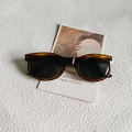 Retro tortoise shell rectangle sunglasses with dark lenses for a vintage street style - Striped
