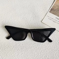 Occhiali da sole cat eye neri con lenti grigio scuro e silhouette retrò elegante - Nero e Grigio