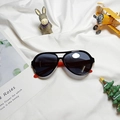 Lunettes de soleil aviateur enfant noir et rouge avec verres polarisants pour enfants - Monture Noire Branche Rouge