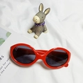 Lebhafte rote ovale polarisierte Silikon-Sonnenbrille für Kleinkinder mit dunklen Gläsern - Rot